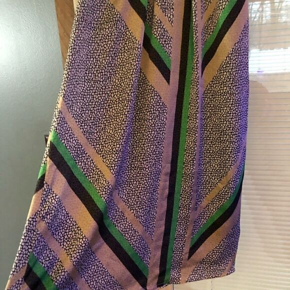 Dana Buchman Beautiful sleeveless dressWith built in slip. - Picture 4 of 9